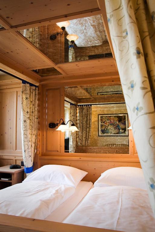 Hotel Goldener Helm Lichtenstein  Esterno foto